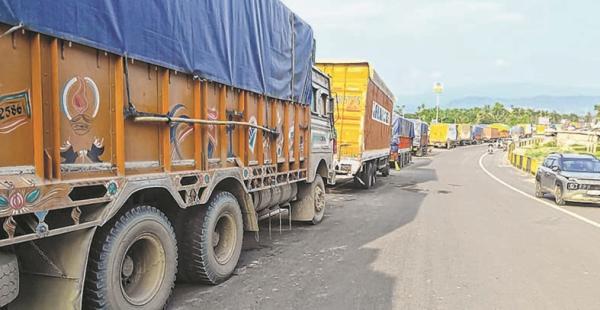 More vehicles left stranded at Jiribam
