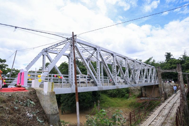 bridges over the Thoubal River at Khungdongbam Mapa and Wangkhem Siphai Leikai