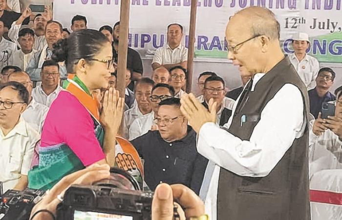 Cong rolls out red carpet for 11 members