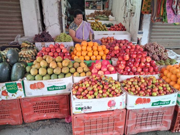 Fruit vendors in Manipur likely to face scarcity due to transport bottleneck