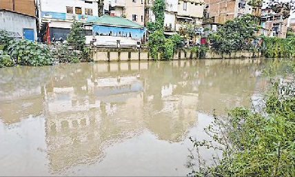 Nambol River overflowing, Nambul close to breaching HFL