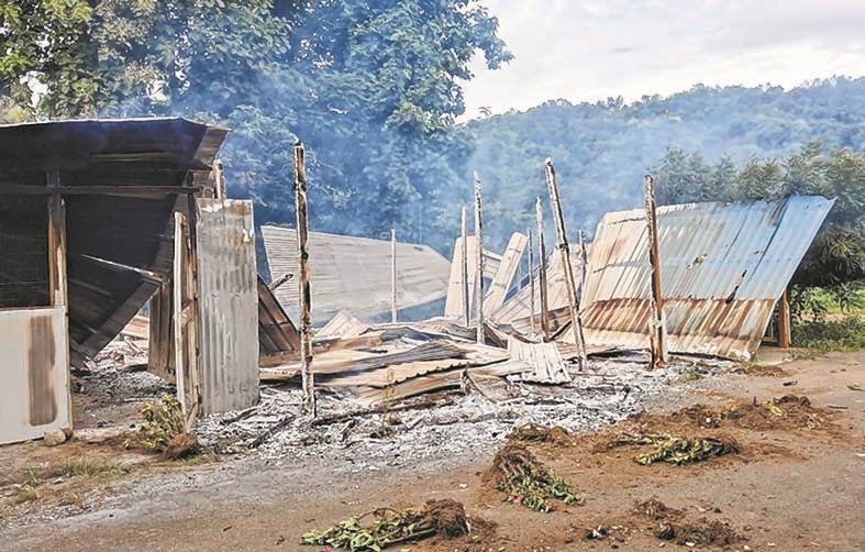 35 houses burnt down at Kongkan Thana, Phaimol