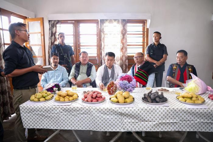 Khemchand visits Senapati by road via Kangpokpi