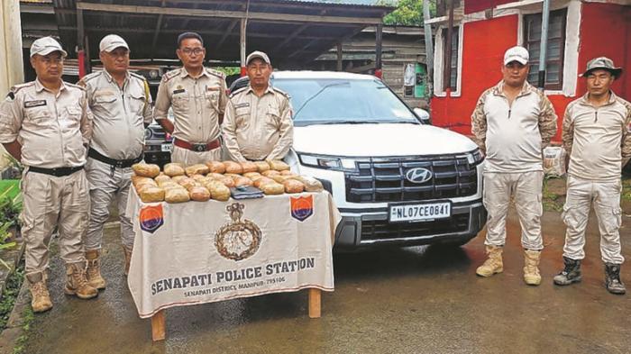 Driver gives the slip, leaves 49.5 Kg opium