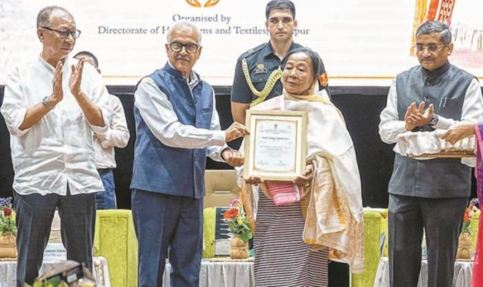 Handloom Day : State Award conferred on 4 women