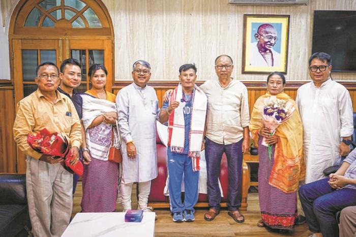Chief Minister fetes CWG medallist Chanambam Rishikanta