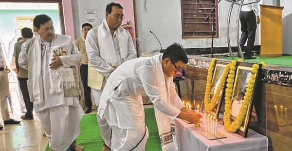 Students come together to pay homage to 1891 heroes