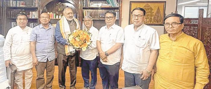 MLAs led by HM Govindas meet Union Textiles Minister