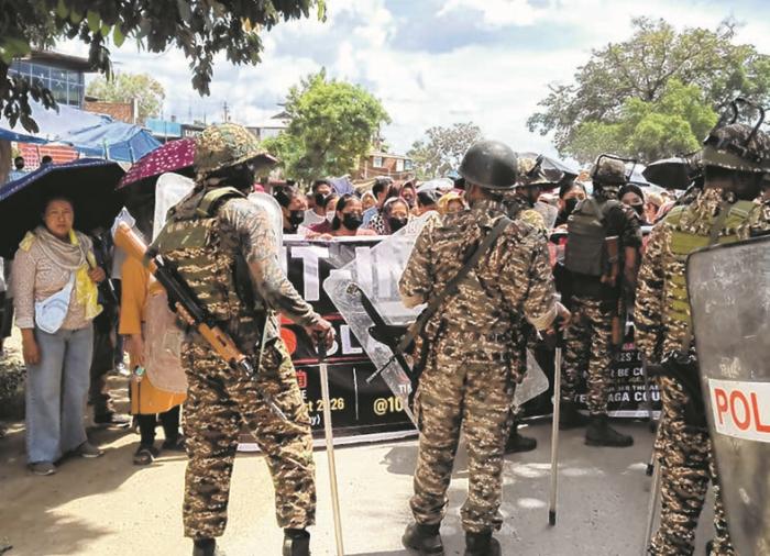 Many hurt in crackdown on protesters