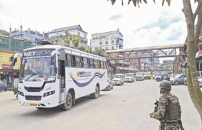 10 vehicles with 200 passengers leave for Guwahati/Dimapur on NH-2