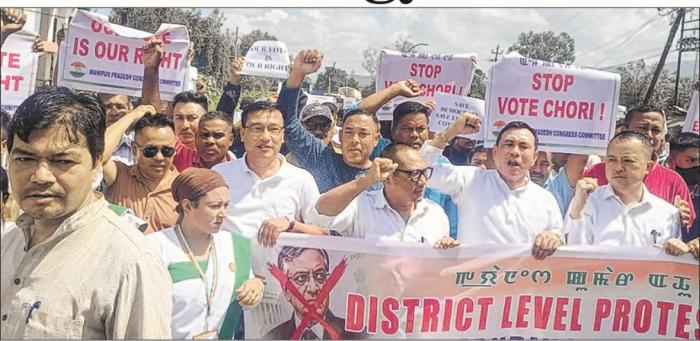 Cong workers burn effigy of CEC