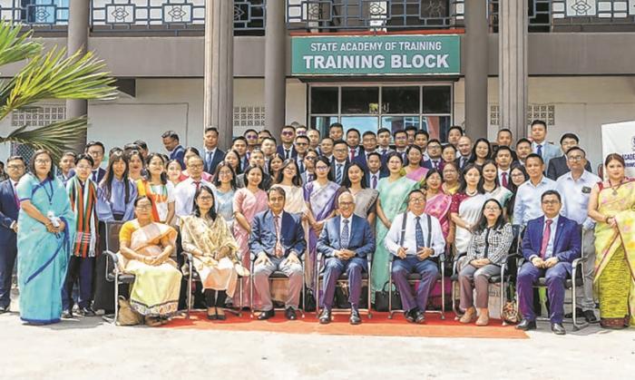 Governor urges CS trainees to be aware of responsibilities