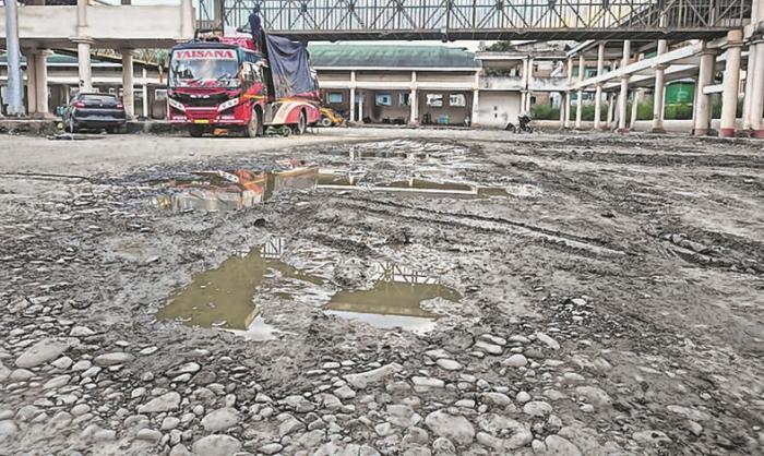 Slush and dust continue to mark ISBT