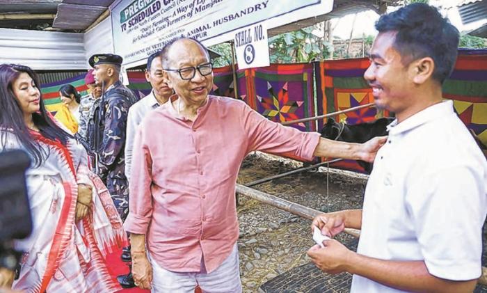 CM attends distribution of heifers to SC farmers