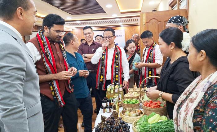 DC Senapati calls for effective use of agriculture fairs