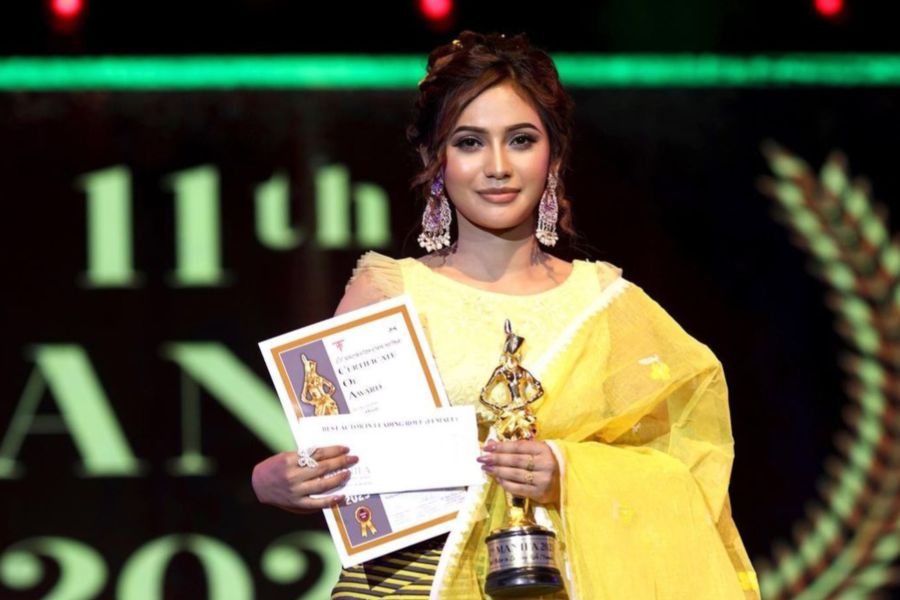  Ithoi Oinam with the Best Actress Award at SSS MANIFA 2023. 
